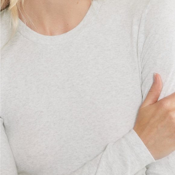 Aritzia TNA HomeStretch Crew Waist Longsleeve - Picture 2 of 4